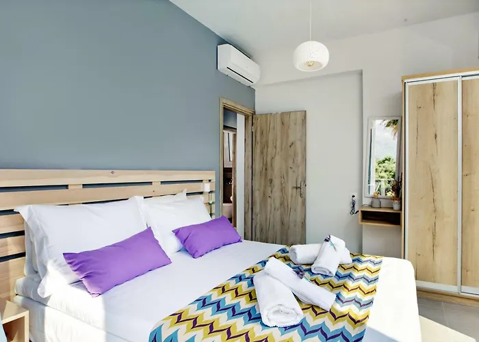 Irida Guesthouse By The Pool